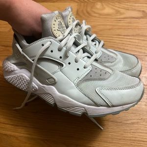 Nike Women’s Sneakers in Light Gray and White